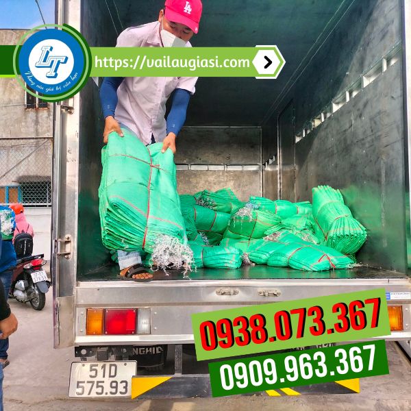 Đơn giao bao tải nước đá xanh cho khách Đơn giao bao tải nước đá xanh cho khách