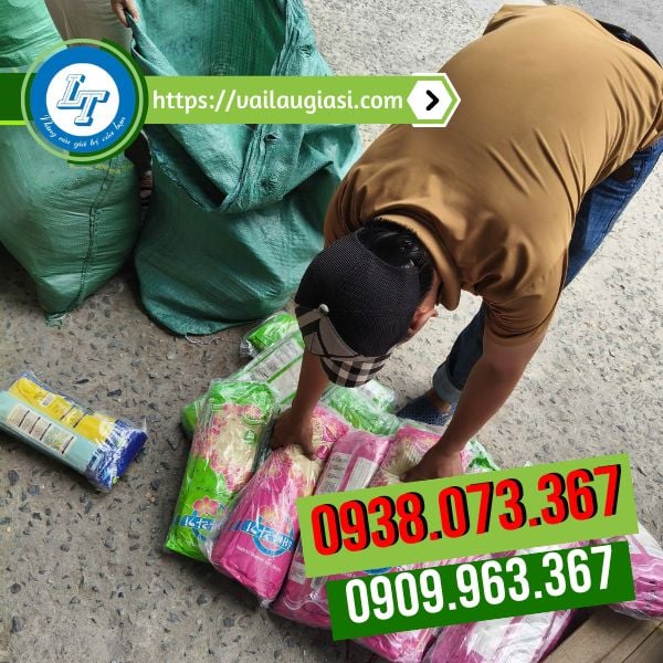 Chuẩn bị đơn hàng giao cho khách Chuẩn bị đơn hàng giao cho khách