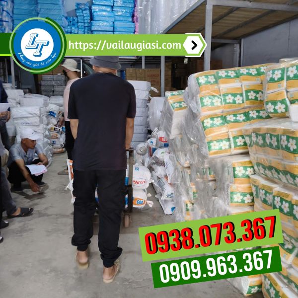 Chuyên sỉ khăn giấy vuông tại kho Chuyên sỉ khăn giấy vuông tại kho