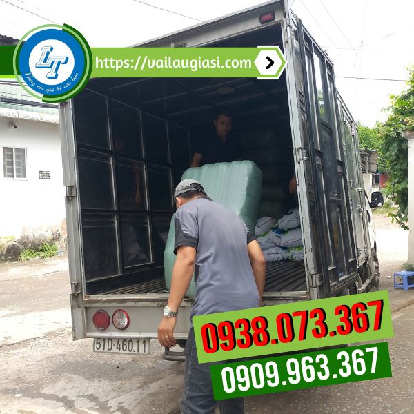 Lê Thanh giao hàng vớ xỏ ngón chân Lê Thanh giao hàng vớ xỏ ngón chân