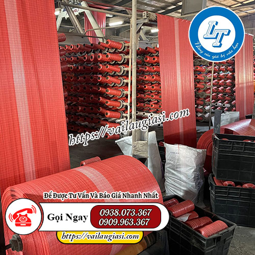 Sản xuất cuộn manh pp dệt màu đỏ Sản xuất cuộn manh pp dệt màu đỏ