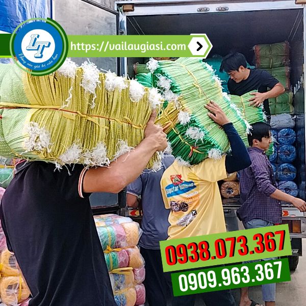Đội ngũ giao hàng bao tải gạo tại Lê Thanh Đội ngũ giao hàng bao tải gạo tại Lê Thanh