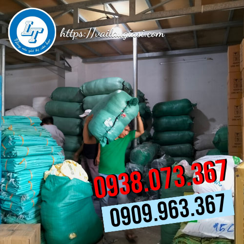 Đội ngũ giao hàng giẻ lau Lê Thanh Đội ngũ giao hàng giẻ lau Lê Thanh