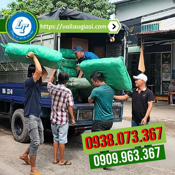 Đội ngũ giao hàng nhanh chóng, thân thiện tại Lê Thanh Đội ngũ giao hàng nhanh chóng, thân thiện tại Lê Thanh