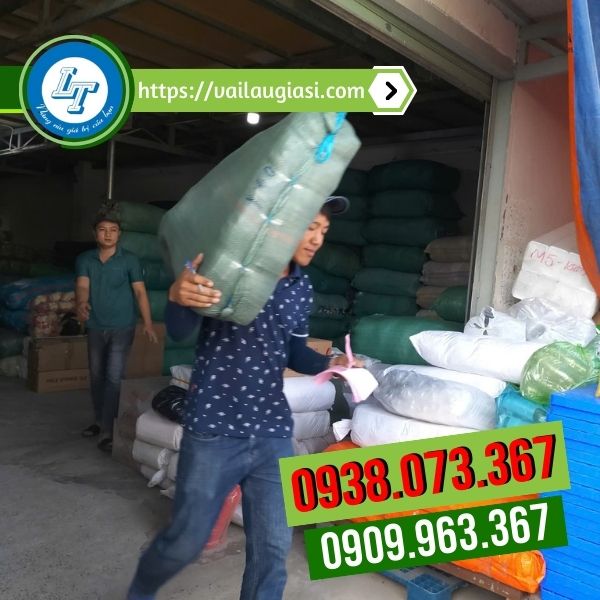 Giao bao găng tay chống nắng cho khách Giao bao găng tay chống nắng cho khách