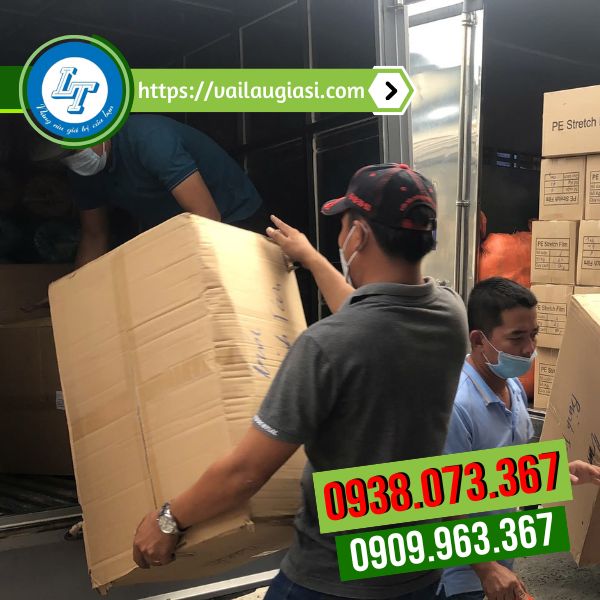 Đơn giao thùng khăn giấy rút treo tường Đơn giao thùng khăn giấy rút treo tường