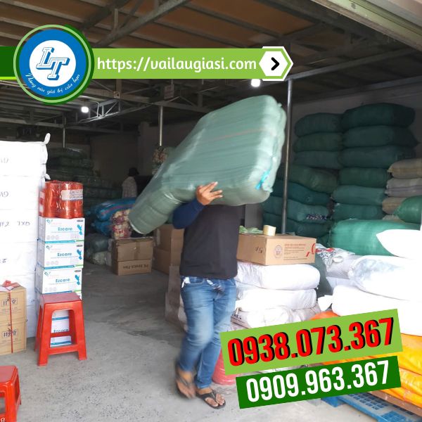 Đơn lẻ ống tay vải jean giao cho khách Đơn lẻ ống tay vải jean giao cho khách