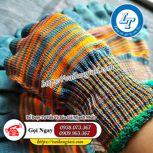 Họa tiết sọc màu trên găng tay Họa tiết sọc màu trên găng tay