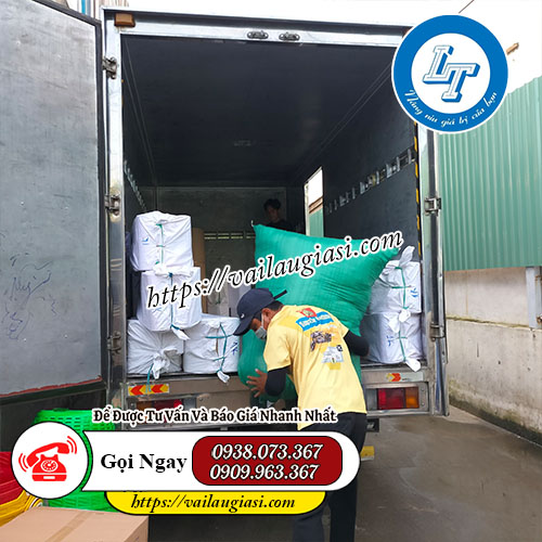 Giao bao giẻ lau chi tiết máy móc cho khách Giao bao giẻ lau chi tiết máy móc cho khách