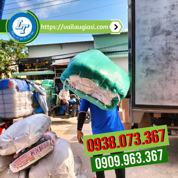 Giao bao khăn lau đa năng cho khách Giao bao khăn lau đa năng cho khách