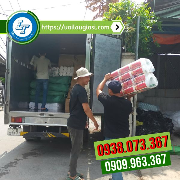 Giao đơn hàng giấy vệ sinh cuộn Giao đơn hàng giấy vệ sinh cuộn
