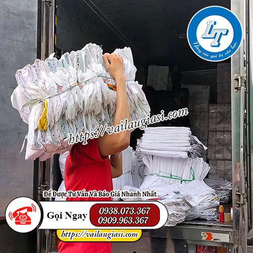 Giao các đơn hàng túi xách cám cò cho khách Giao các đơn hàng túi xách cám cò cho khách