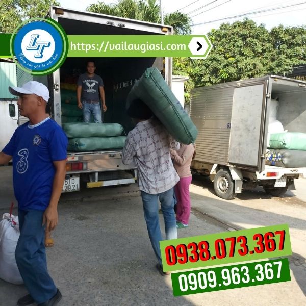 Giao đơn hàng găng tay chống nắng cho khách Giao đơn hàng găng tay chống nắng cho khách