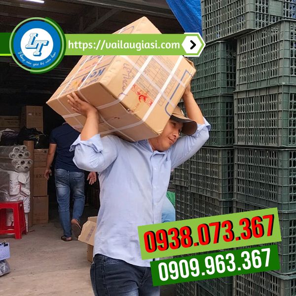 Giao găng tay đông cầu vòng cho khách Giao găng tay đông cầu vòng cho khách