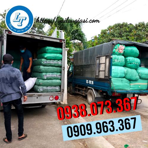 Giao hàng găng tay len kem tại xưởng Lê Thanh Giao hàng găng tay len kem tại xưởng Lê Thanh