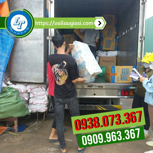 Giao hàng giấy vệ sinh  Giao hàng giấy vệ sinh