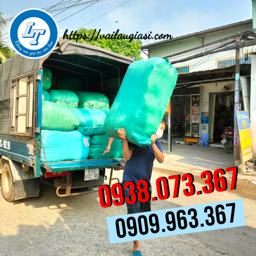 Giao hàng khẩu trang vải 3 lớp cho khách Giao hàng khẩu trang vải 3 lớp cho khách