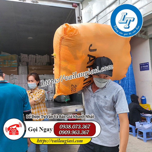 Giao hàng khăn lau nối cho khách