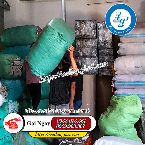 Giao hàng khăn lau đa năng tại kho Giao hàng khăn lau đa năng tại kho