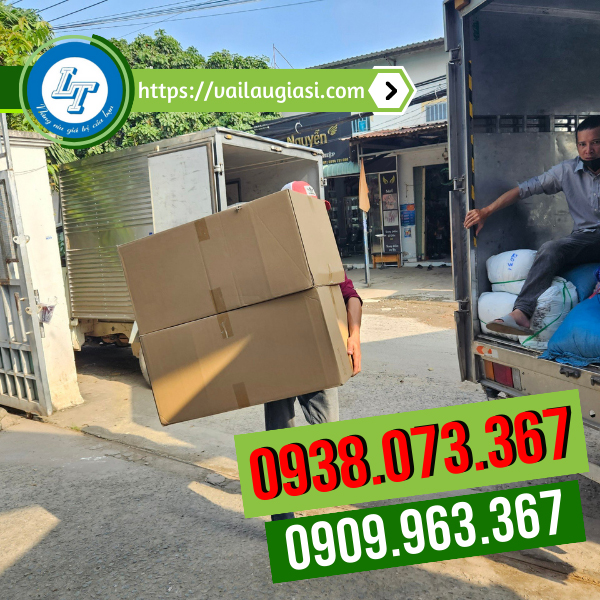 Giao các thùng khăn lạnh nhà hàng Giao các thùng khăn lạnh nhà hàng