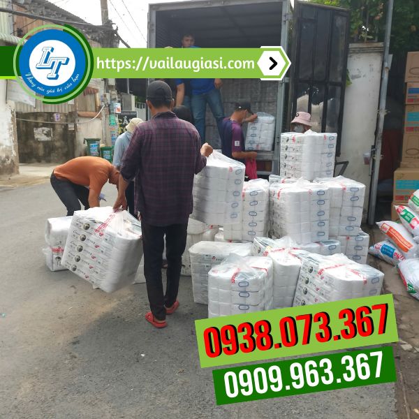 Giao sỉ số lượng giấy vệ sinh cho khách Giao sỉ số lượng giấy vệ sinh cho khách