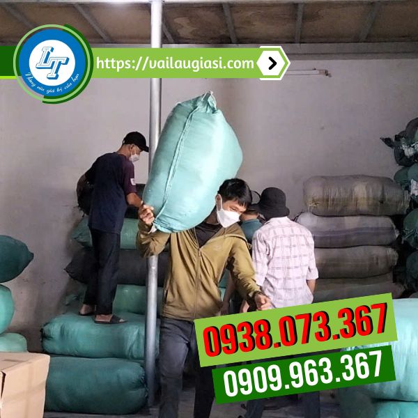 Giao giẻ lau cho khách Giao giẻ lau cho khách