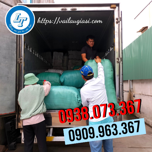 Giao số lượng lớn giẻ lau công nghiệp tại xưởng Giao số lượng lớn giẻ lau công nghiệp tại xưởng