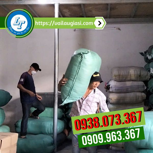 Giao giẻ lau 1 lớp tại kho công ty Giao giẻ lau 1 lớp tại kho công ty