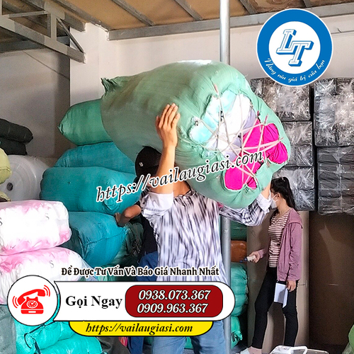 Giao vải lau dầu mỡ cho khách Giao vải lau dầu mỡ cho khách