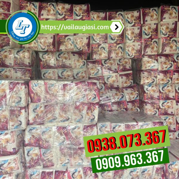 Lê Thanh bỏ sỉ số lượng khăn giấy vuông Emos Lê Thanh bỏ sỉ số lượng khăn giấy vuông Emos
