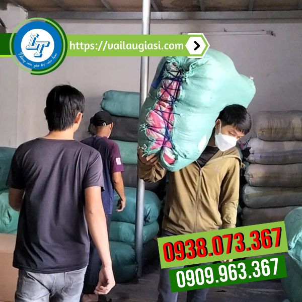 Giao giẻ lau cho khách Giao giẻ lau cho khách