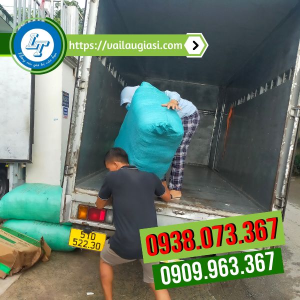 Hỗ trợ giao khăn lau microfiber cho khách Hỗ trợ giao khăn lau microfiber cho khách