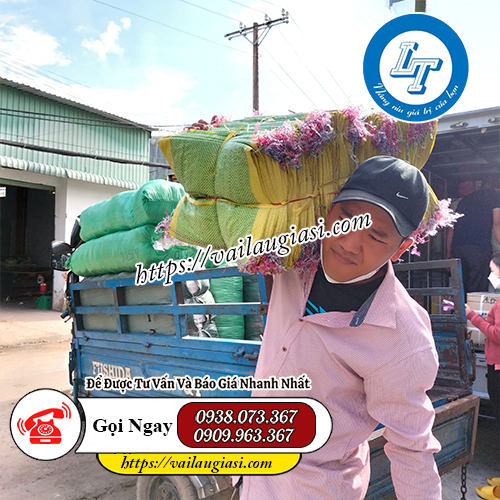 Giao bao đựng gạo cho khách Giao bao đựng gạo cho khách