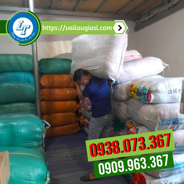 Hỗ trợ giao bao giẻ lau cho khách Hỗ trợ giao bao giẻ lau cho khách