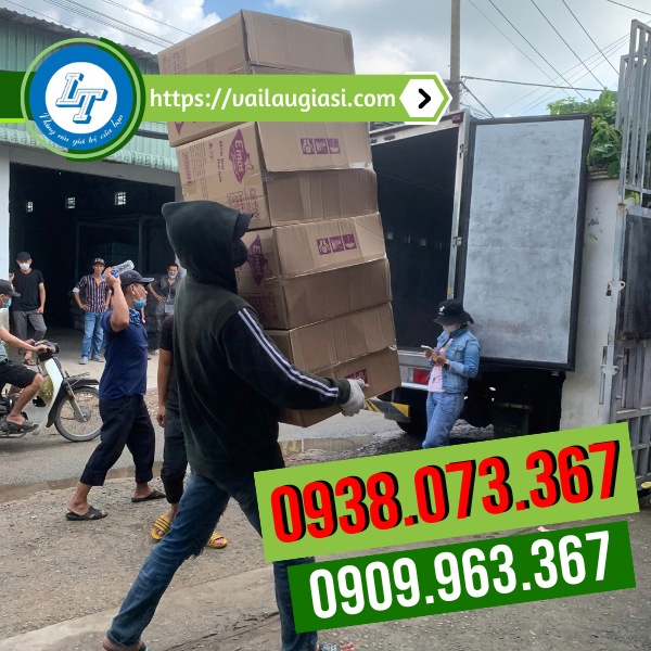 Hỗ trợ giao khăn giấy vuông emos tại HCM Hỗ trợ giao khăn giấy vuông emos tại HCM