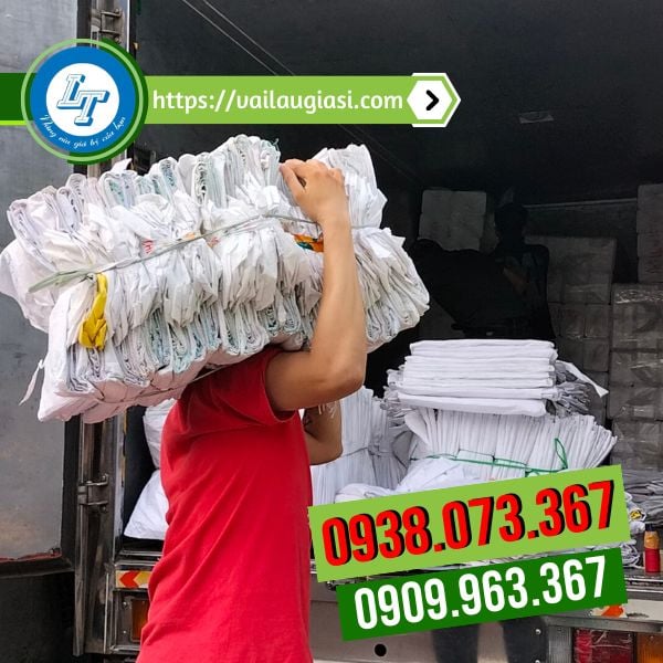 Hỗ trợ giao sỉ túi xách tái chế từ bao cám cò Hỗ trợ giao sỉ túi xách tái chế từ bao cám cò
