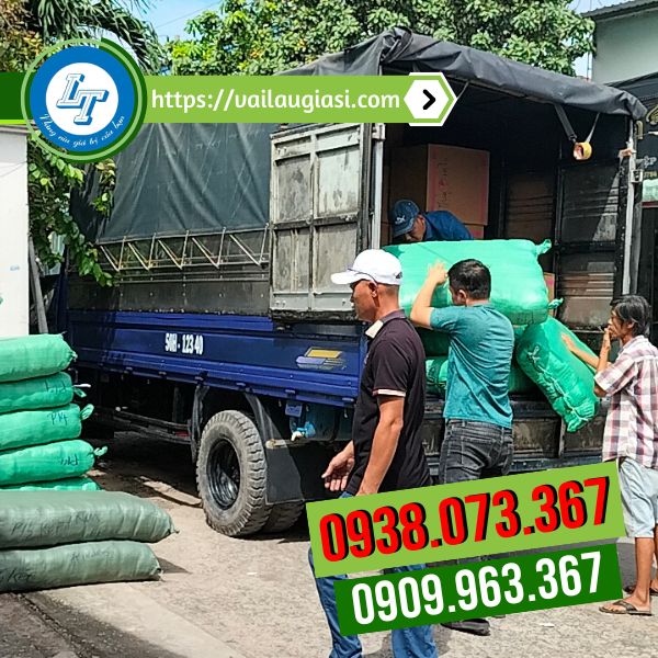 Hoạt động giao hàng tại Lê Thanh Hoạt động giao hàng tại Lê Thanh