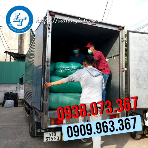 Hoạt động giao hàng tất vớ nam tại Lê Thanh Hoạt động giao hàng tất vớ nam tại Lê Thanh