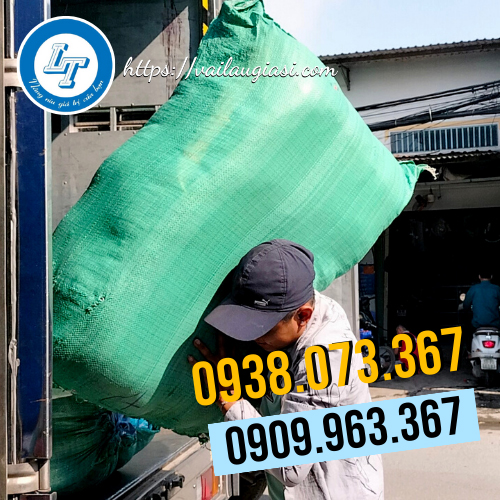 Giao giẻ lau trắng cho khách đến lấy Giao giẻ lau trắng cho khách đến lấy