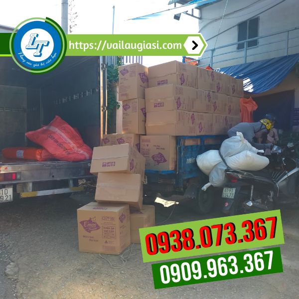 Khăn giấy vuông Emos giá ưu đãi tốt khi mua sỉ Khăn giấy vuông Emos giá ưu đãi tốt khi mua sỉ