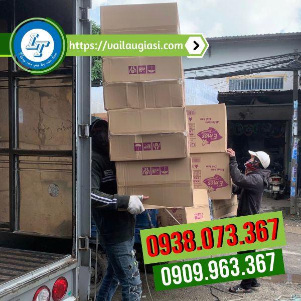 Giao sỉ các thùng khăn giấy vuông Emos tại kho Lê Thanh Giao sỉ các thùng khăn giấy vuông Emos tại kho Lê Thanh