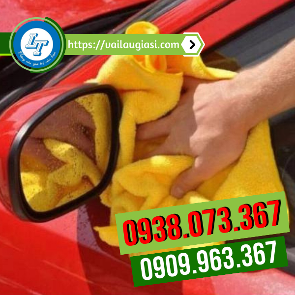 Dùng khăn 3m để lau xe Dùng khăn 3m để lau xe