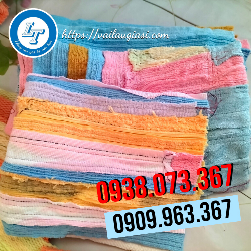 Khăn được may nối lại bằng 2 đường chỉ may chắc chắn Khăn được may nối lại bằng 2 đường chỉ may chắc chắn