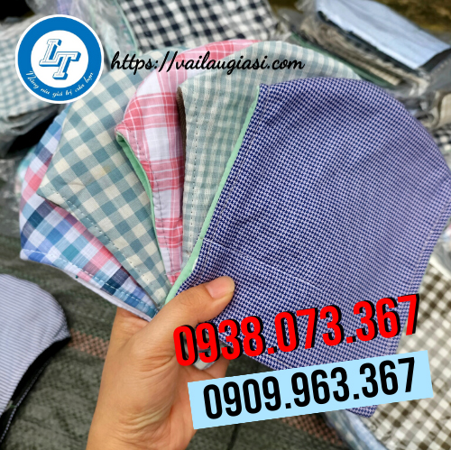 Khẩu trang vải có họa tiết sọc nhiều màu Khẩu trang vải có họa tiết sọc nhiều màu