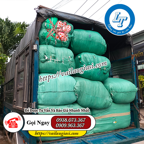 Giao khăn xô sữa cho khách Giao khăn xô sữa cho khách