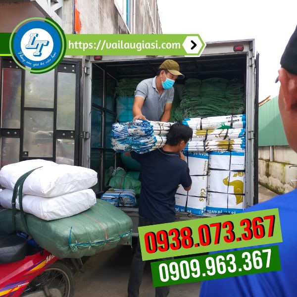 Lê Thanh giao đơn bao cám cũ 40kg cho khách Lê Thanh giao đơn bao cám cũ 40kg cho khách