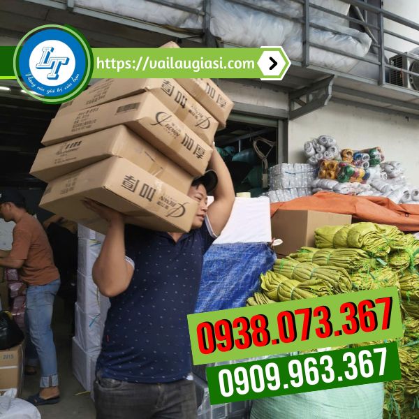 Lê Thanh giao sỉ áo mưa nilon kẻ caro Lê Thanh giao sỉ áo mưa nilon kẻ caro