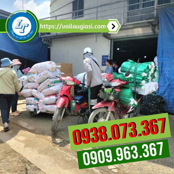 Hoạt động giao hàng buổi sáng tại Lê Thanh Hoạt động giao hàng buổi sáng tại Lê Thanh