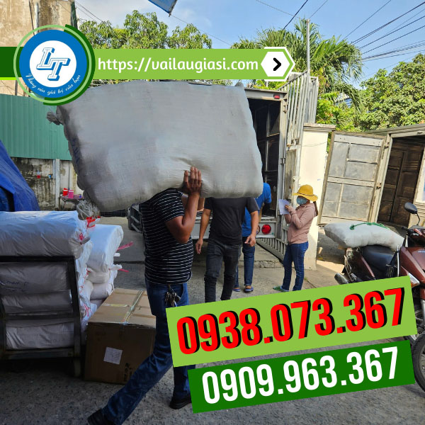 Lê Thanh hỗ trợ giao hàng áo mưa bộ trẻ em Lê Thanh hỗ trợ giao hàng áo mưa bộ trẻ em