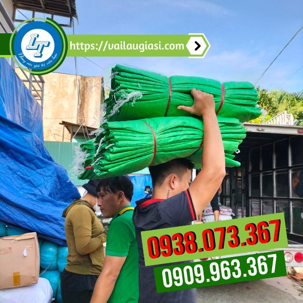 Hỗ trợ giao hàng bao tải cho khách Hỗ trợ giao hàng bao tải cho khách